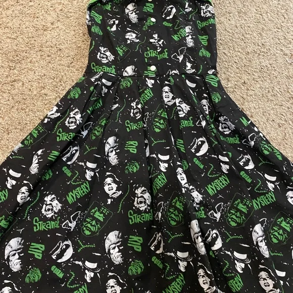 Sourpuss Peggy Horror Dress 🦇 - Picture 2 of 5